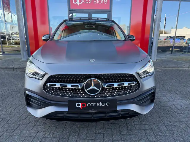 Mercedes-Benz GLA view 2