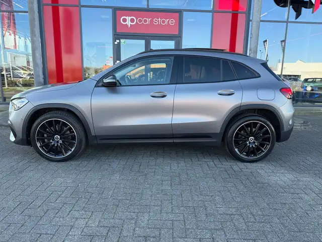 Mercedes-Benz GLA view 6