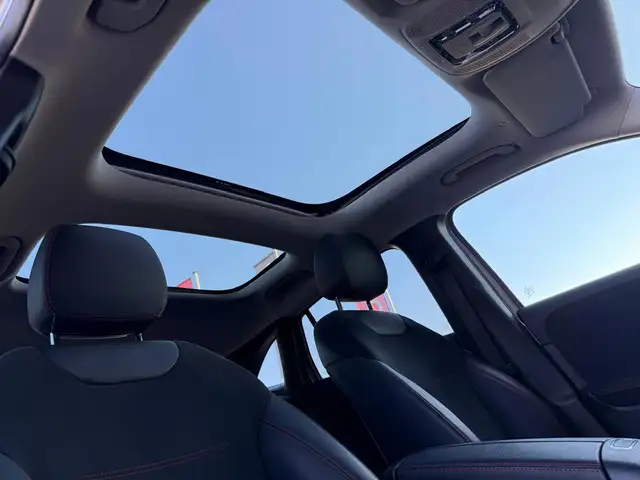 Mercedes-Benz GLA view 15