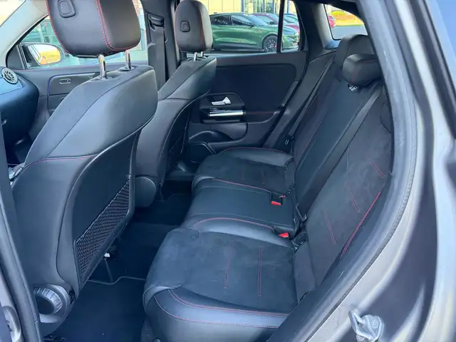 Mercedes-Benz GLA view 14