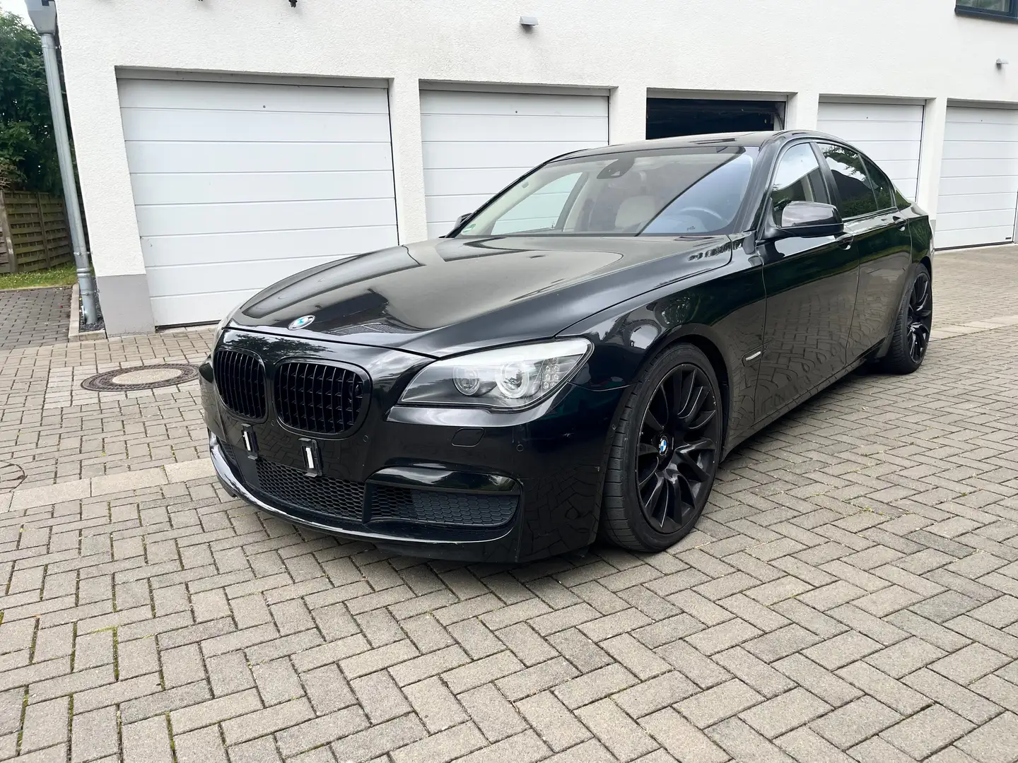 BMW 750 750i xDrive Zwart - 2