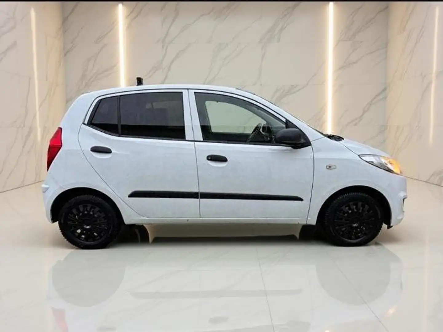 Hyundai i10 i10 1.1 Classic Weiß - 2