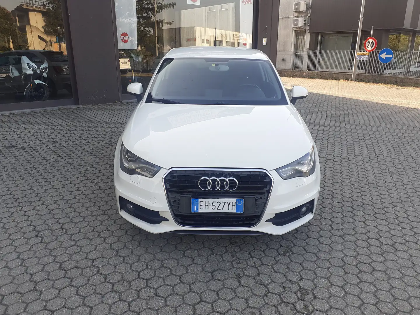 Audi A1 A1 I 2010 3p 1.6 tdi Ambition 105cv Bianco - 1