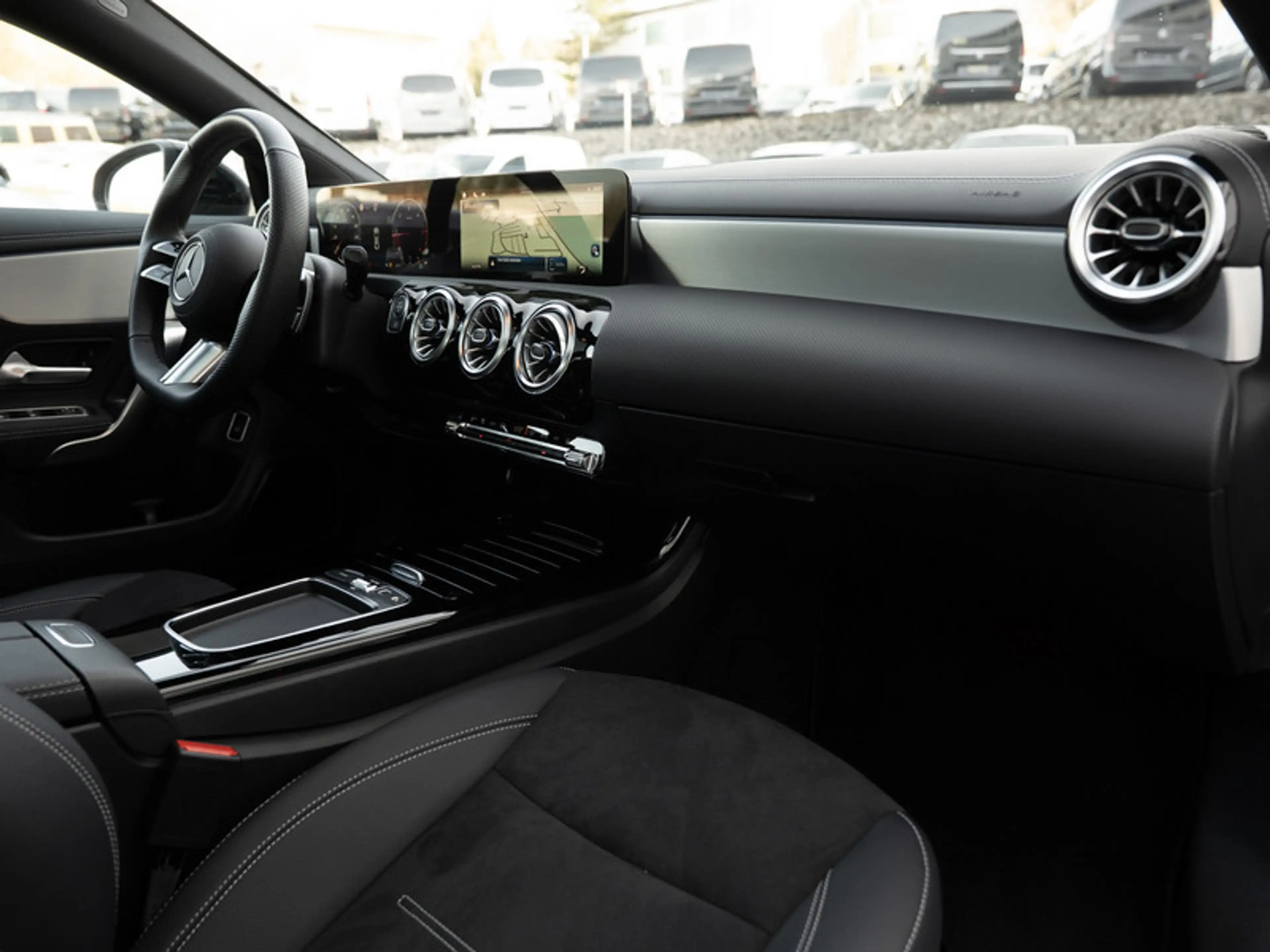 Mercedes-Benz CLA 220 d Coupé AMG-Sport/MLB/360/Pano/Night/19" — photo 3