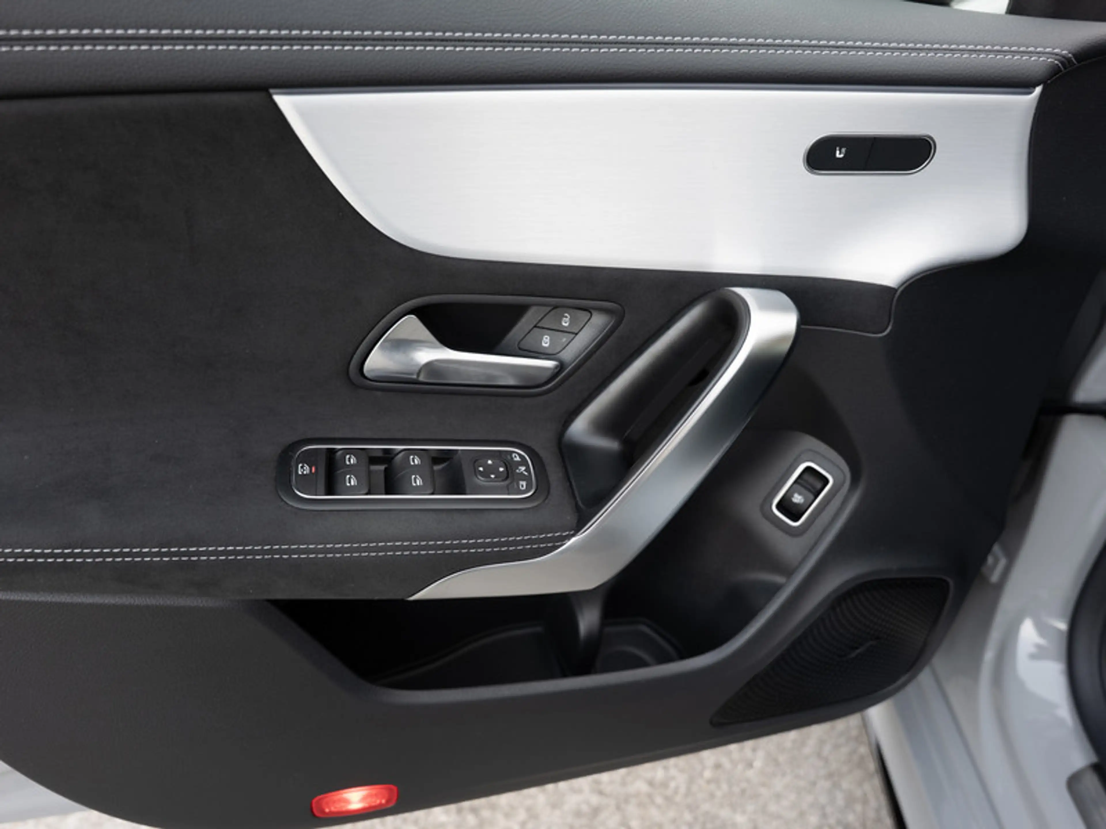 Mercedes-Benz CLA 220 d Coupé AMG-Sport/MLB/360/Pano/Night/19" — photo 22