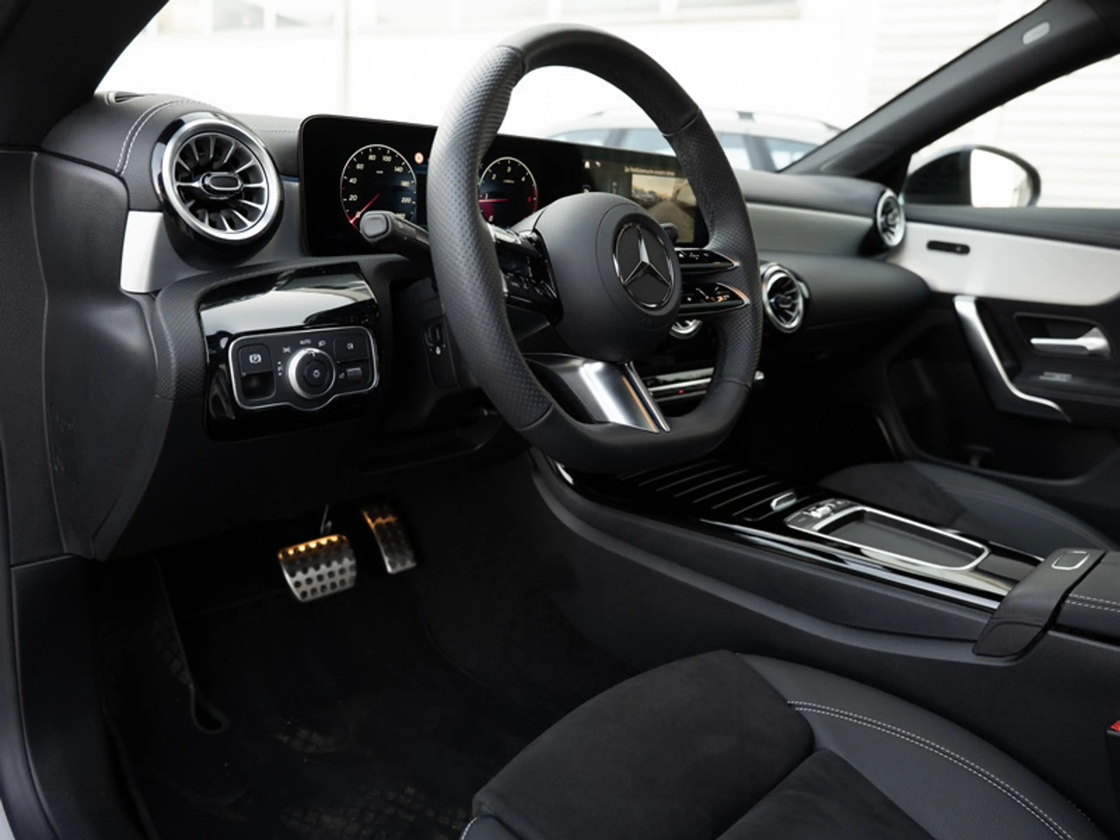 Mercedes-Benz CLA 220 d Coupé AMG-Sport/MLB/360/Pano/Night/19" — photo 20