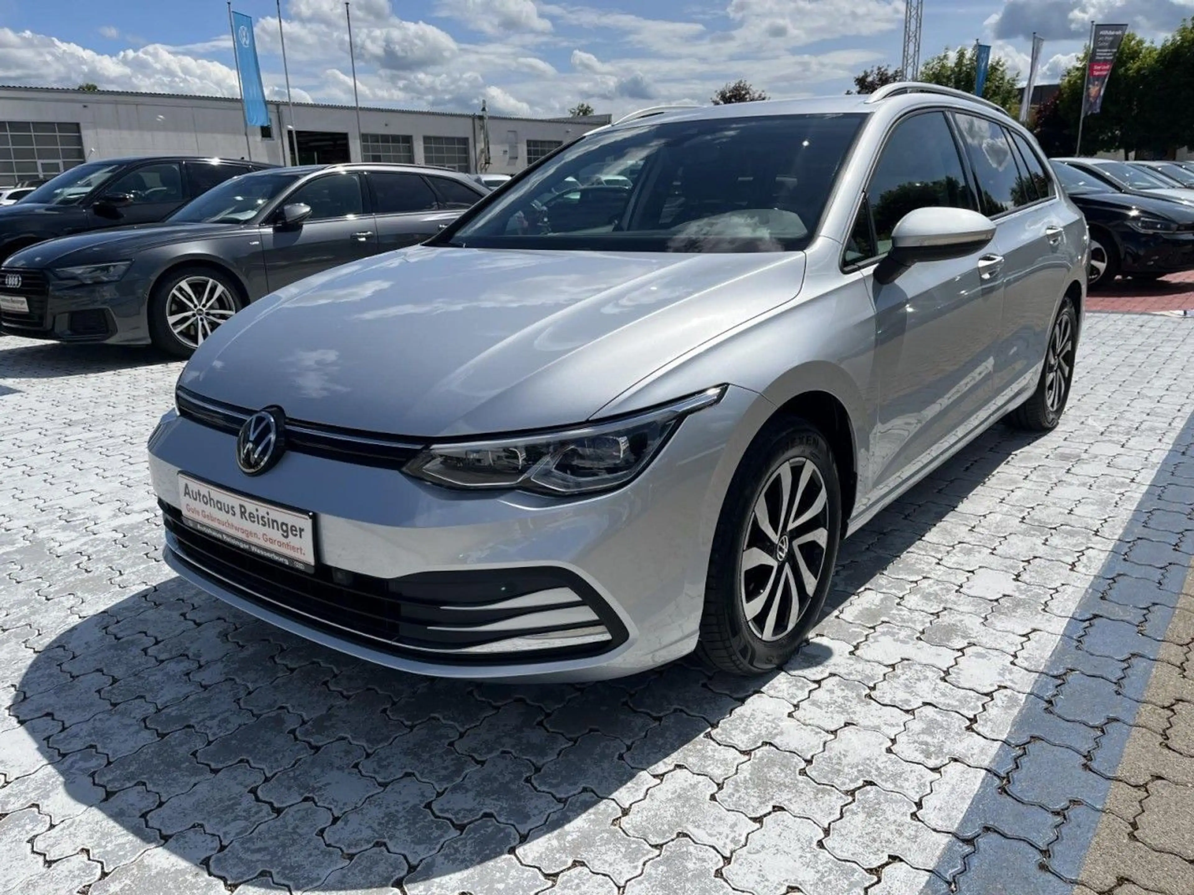 Volkswagen Golf Variant Golf VIII Variant 1,5 TSI Active (NAVI+LED+APP+S — photo 2