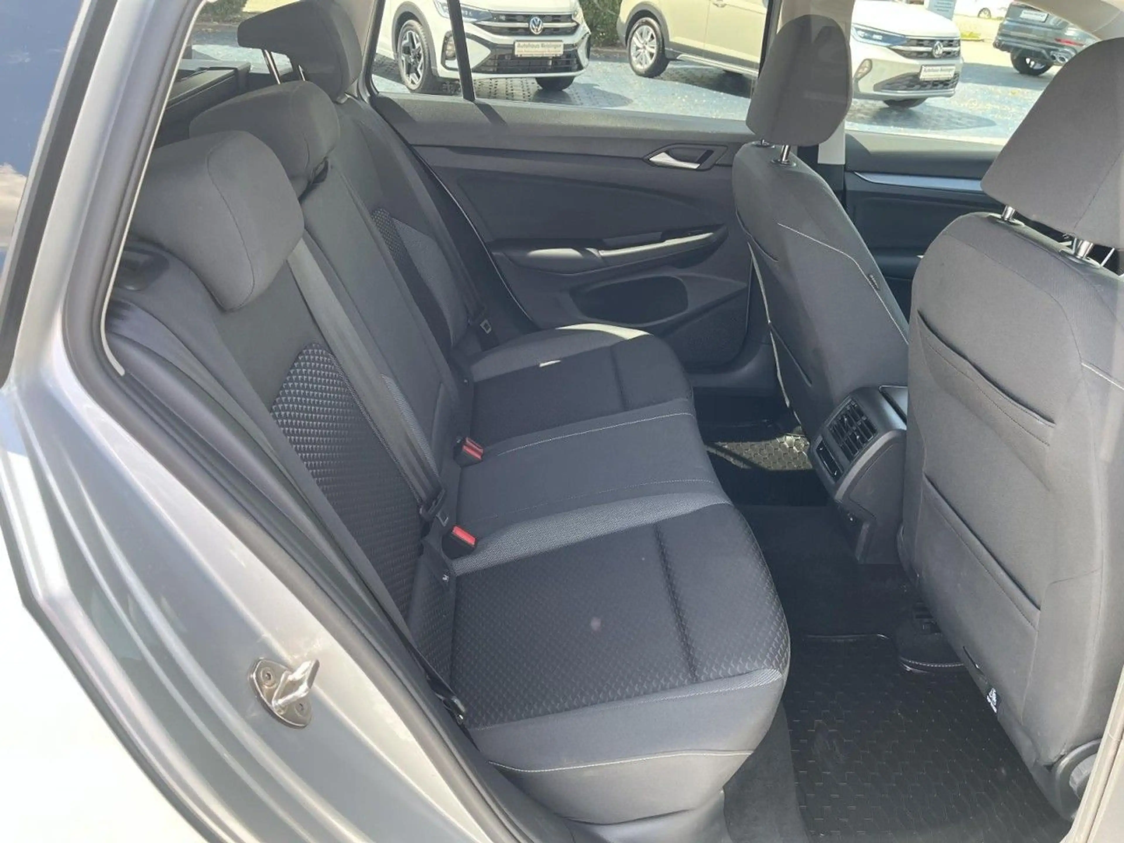 Volkswagen Golf Variant Golf VIII Variant 1,5 TSI Active (NAVI+LED+APP+S — photo 8