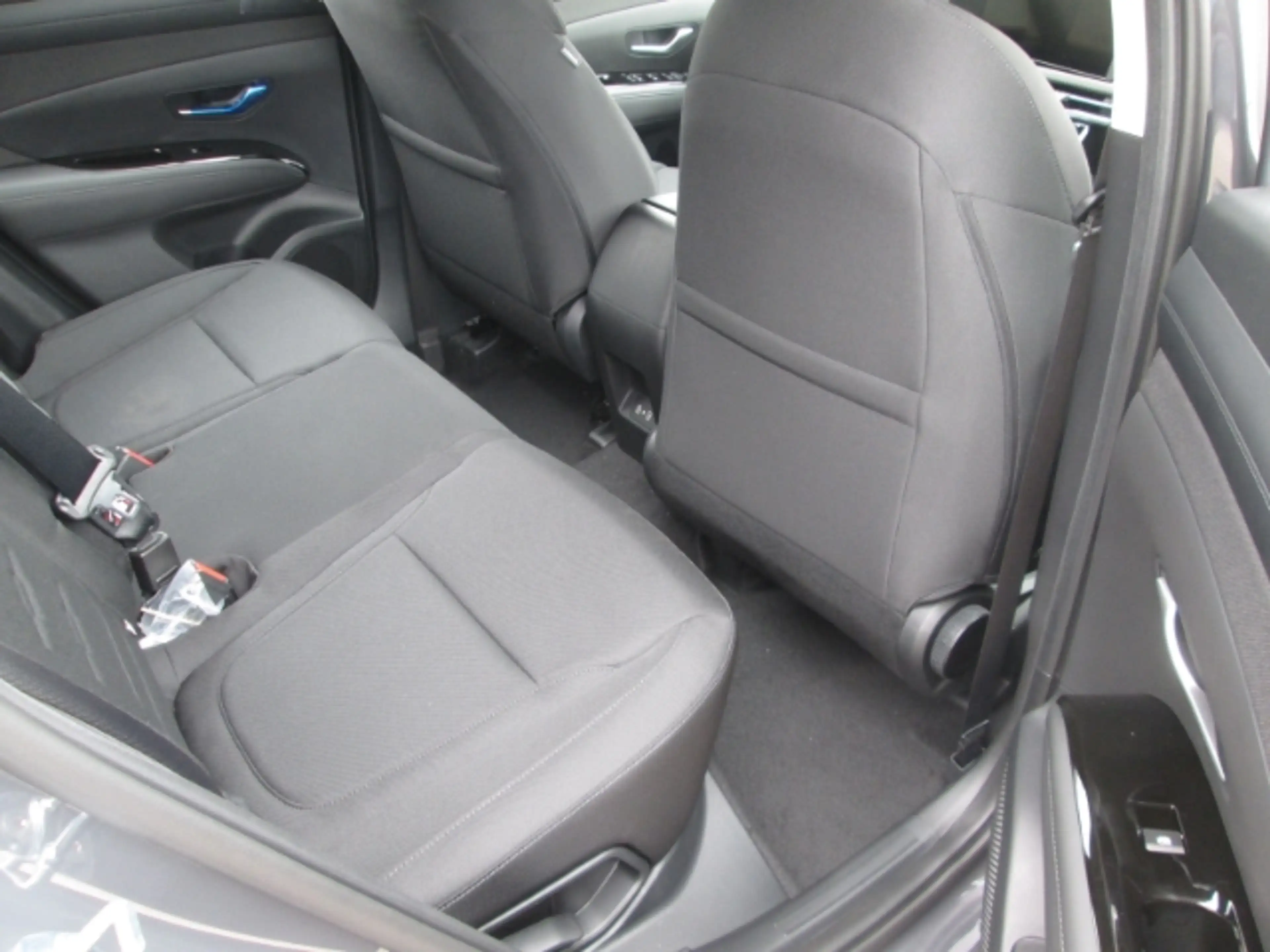 Hyundai TUCSON Select 2WD Voll LED Android Apple CarPlay Kamera N — photo 7
