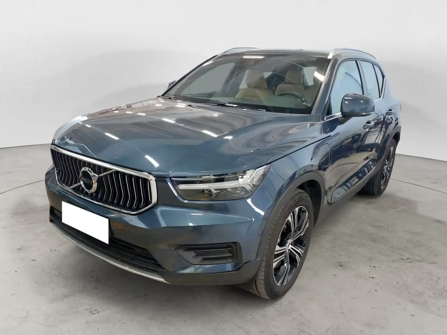 Volvo XC40 T5 Recharge Plug-in Hybrid Inscription 3 ANNI DI Blauw - 1