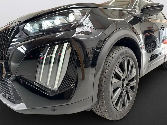 Peugeot 2008 view 11