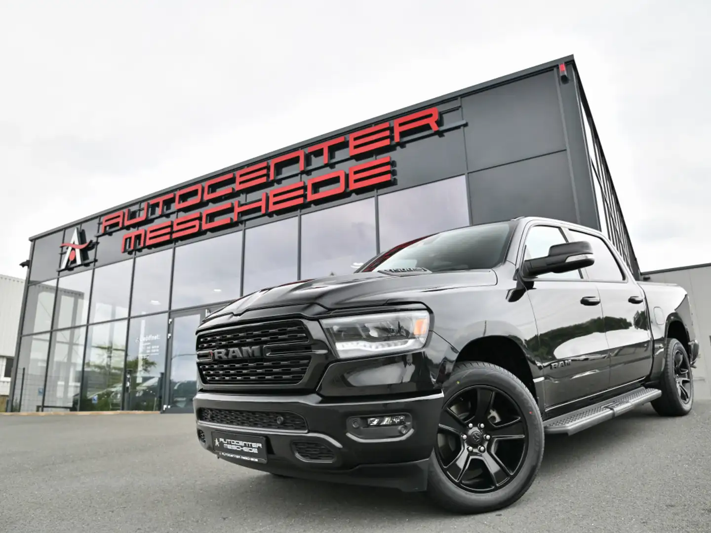 Dodge RAM 1500 5.7 V8 Crew Cab Sport Night LPG* 1.Hand Noir - 1