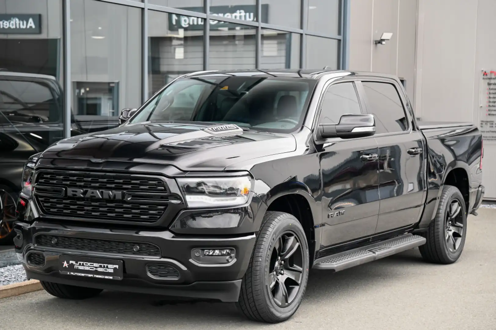 Dodge RAM 1500 5.7 V8 Crew Cab Sport Night LPG* 1.Hand Noir - 2