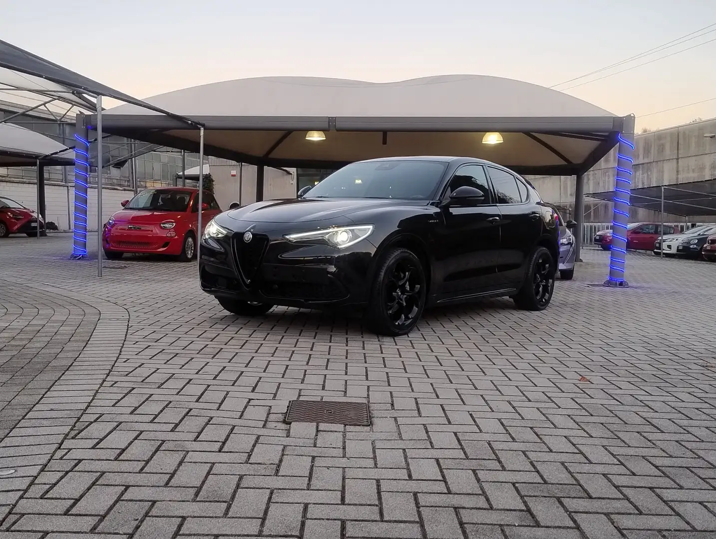 Alfa Romeo Stelvio TOTAL BLACK Veloce Q4 280cv tagliandi ufficiali Nero - 2