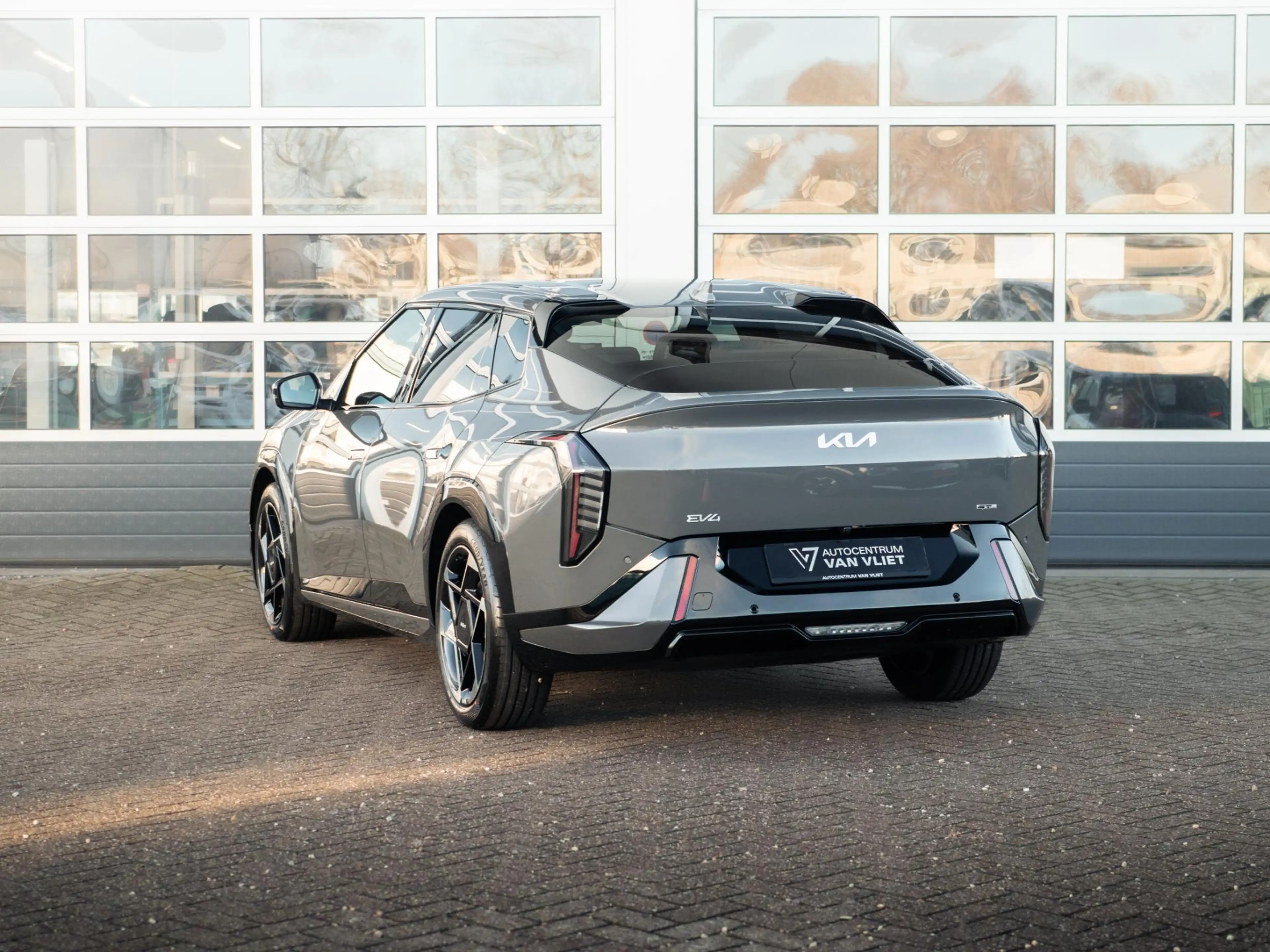 Kia EV4 Fastback GT-Line Business Edition 81.4 kWh | Navi. — photo 8