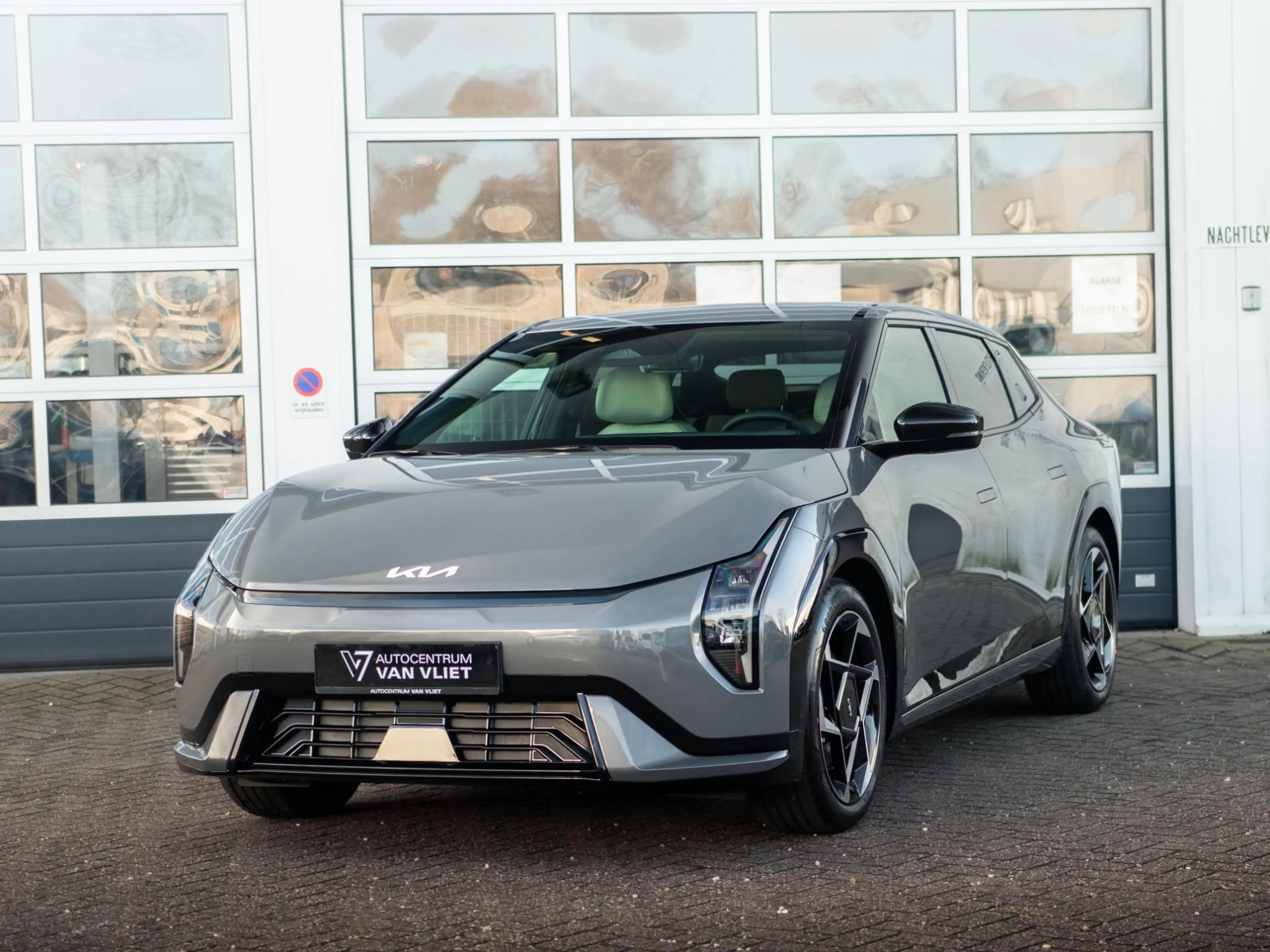 Kia EV4 Fastback GT-Line Business Edition 81.4 kWh | Navi. — photo 2