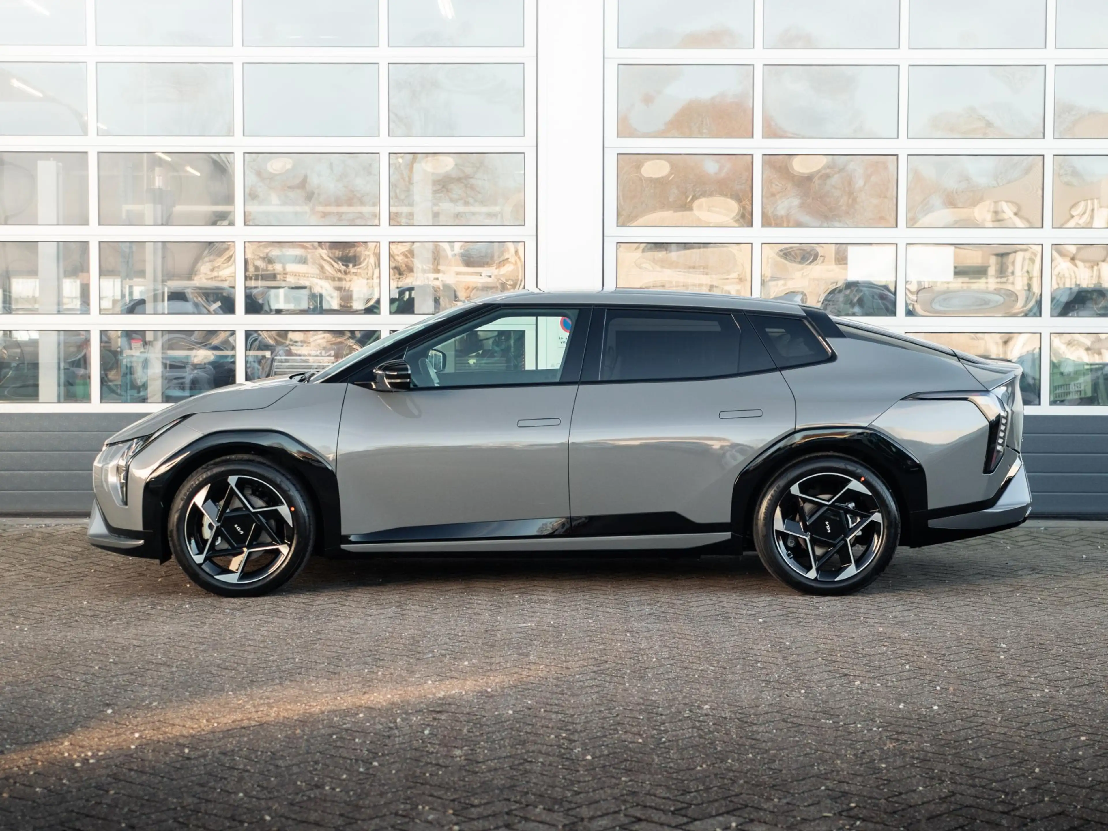Kia EV4 Fastback GT-Line Business Edition 81.4 kWh | Navi. — photo 9