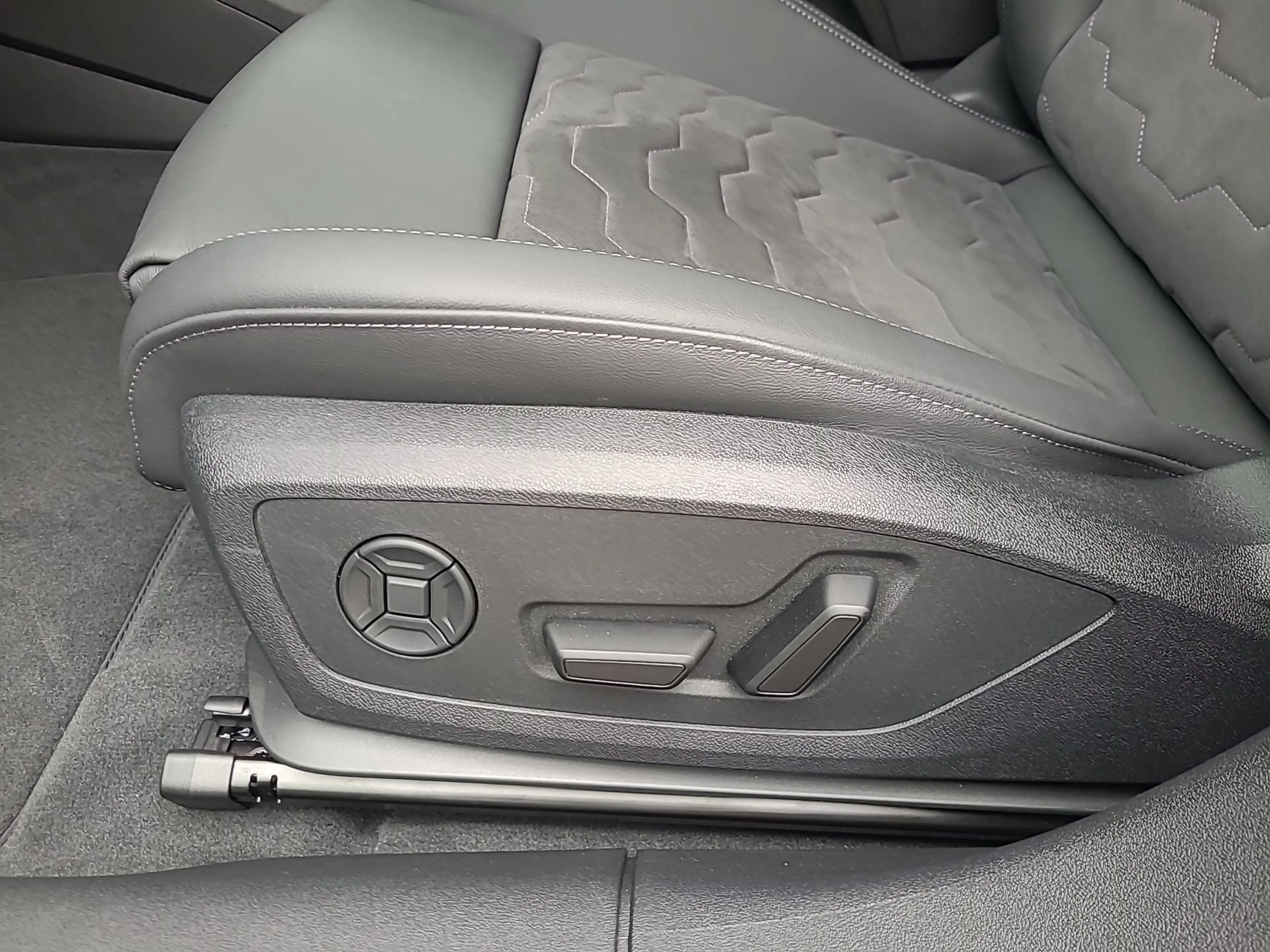 Audi A6 e-tron A6 Avant e-tron S-Line Exterieur*Anhängerkupplung — photo 10