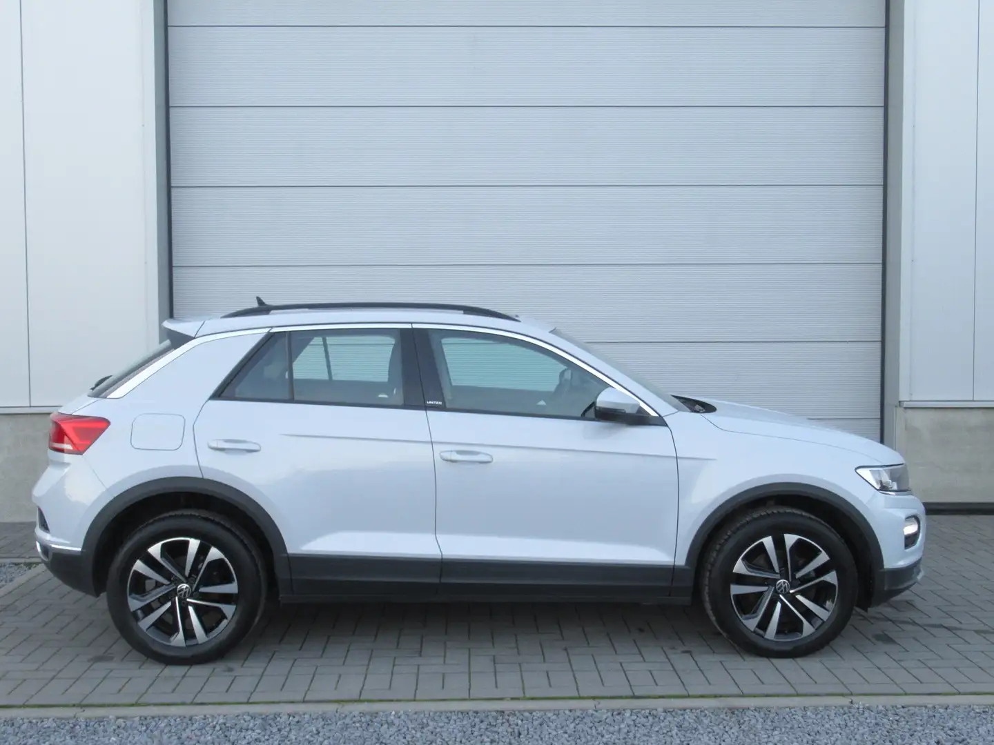 Volkswagen T-Roc 1.5 TSi DSG / Pano /€12.990 netto / Navi / PDC Silber - 2
