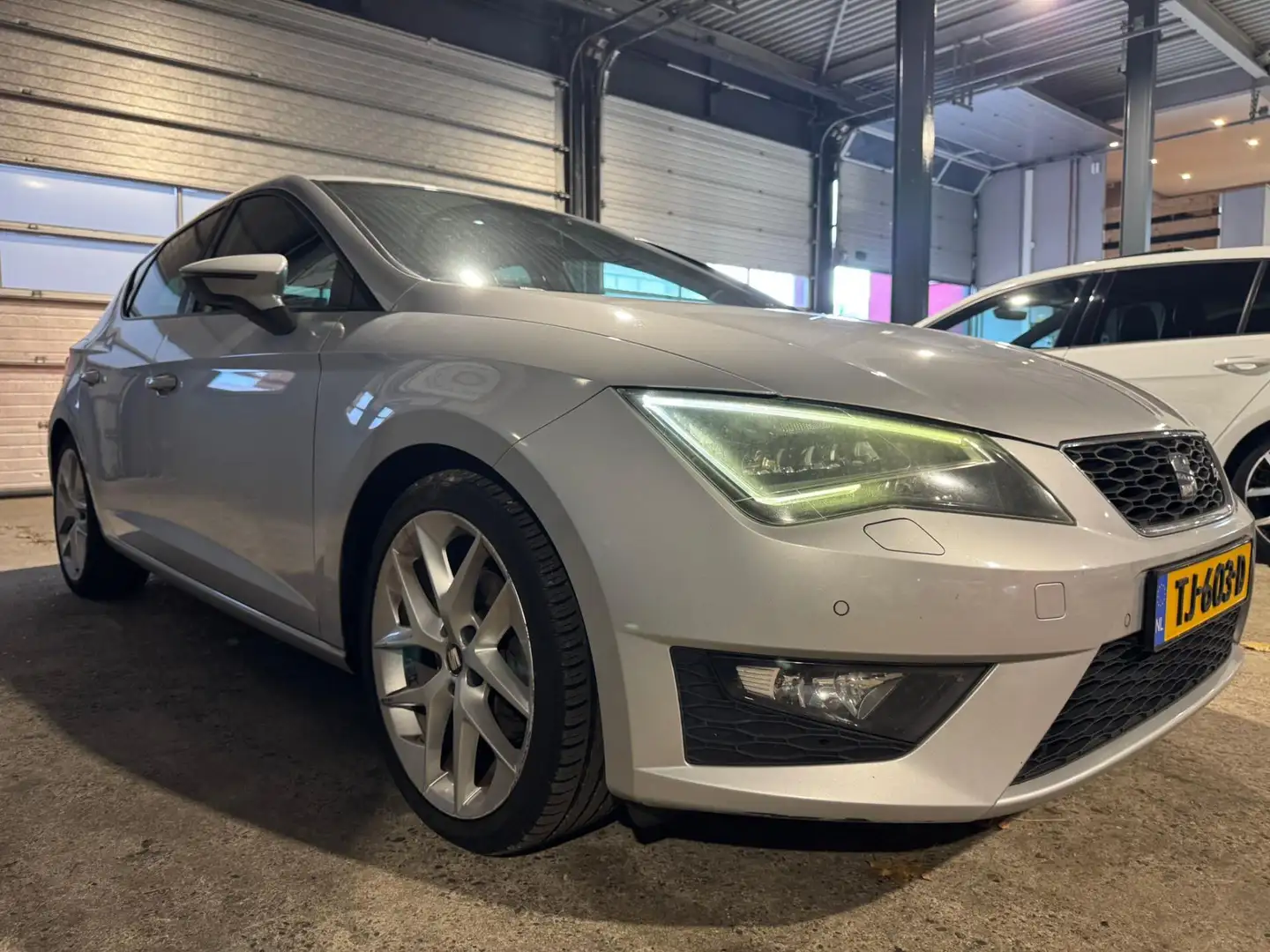 SEAT Leon 1.4 TSI FR 140PK Trekhaak Stoelverwarming Seat Sou Gris - 2
