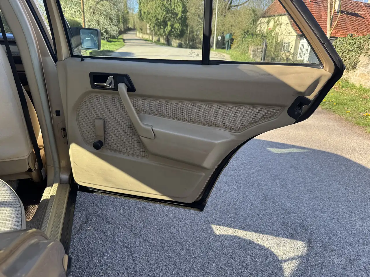 Mercedes-Benz 190 D, foto 12