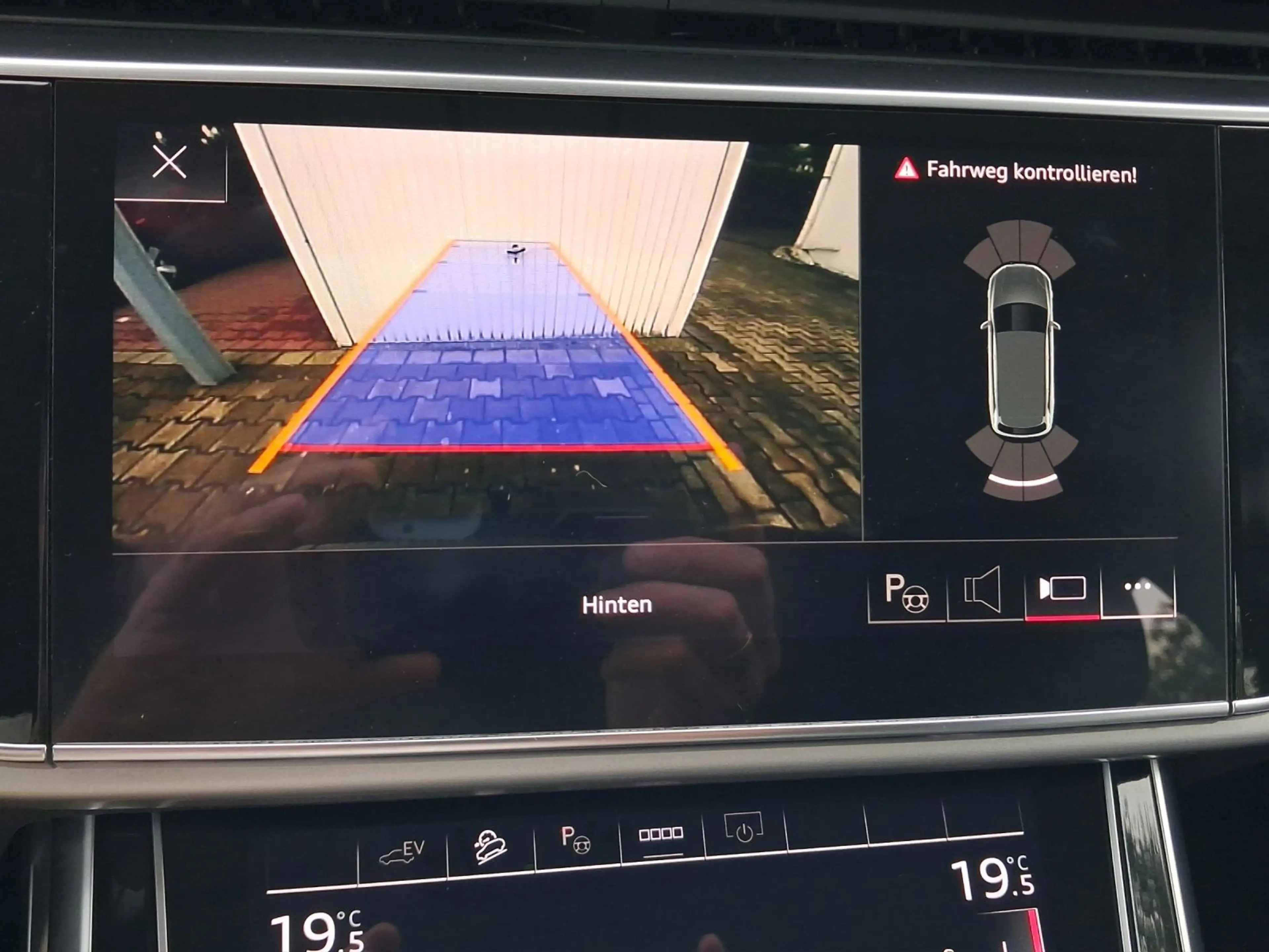 Audi Q7 55 TFSIe Q LEDER LM19 KAMERA NAVI+ — photo 13