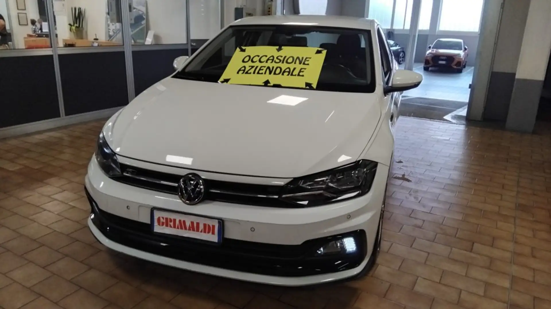 Volkswagen Polo 1.0 TSI DSG 5p. Highline R LINE 16" Grau - 2