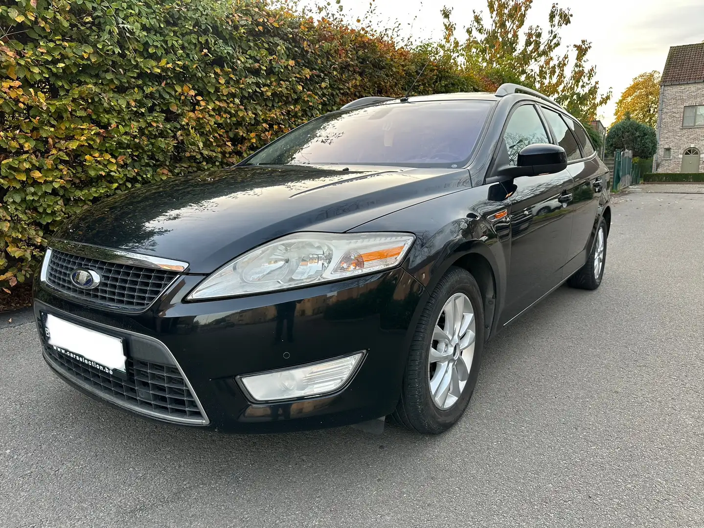 Ford Mondeo Mondeo 1.8 TDCi Xtrend Zwart - 1