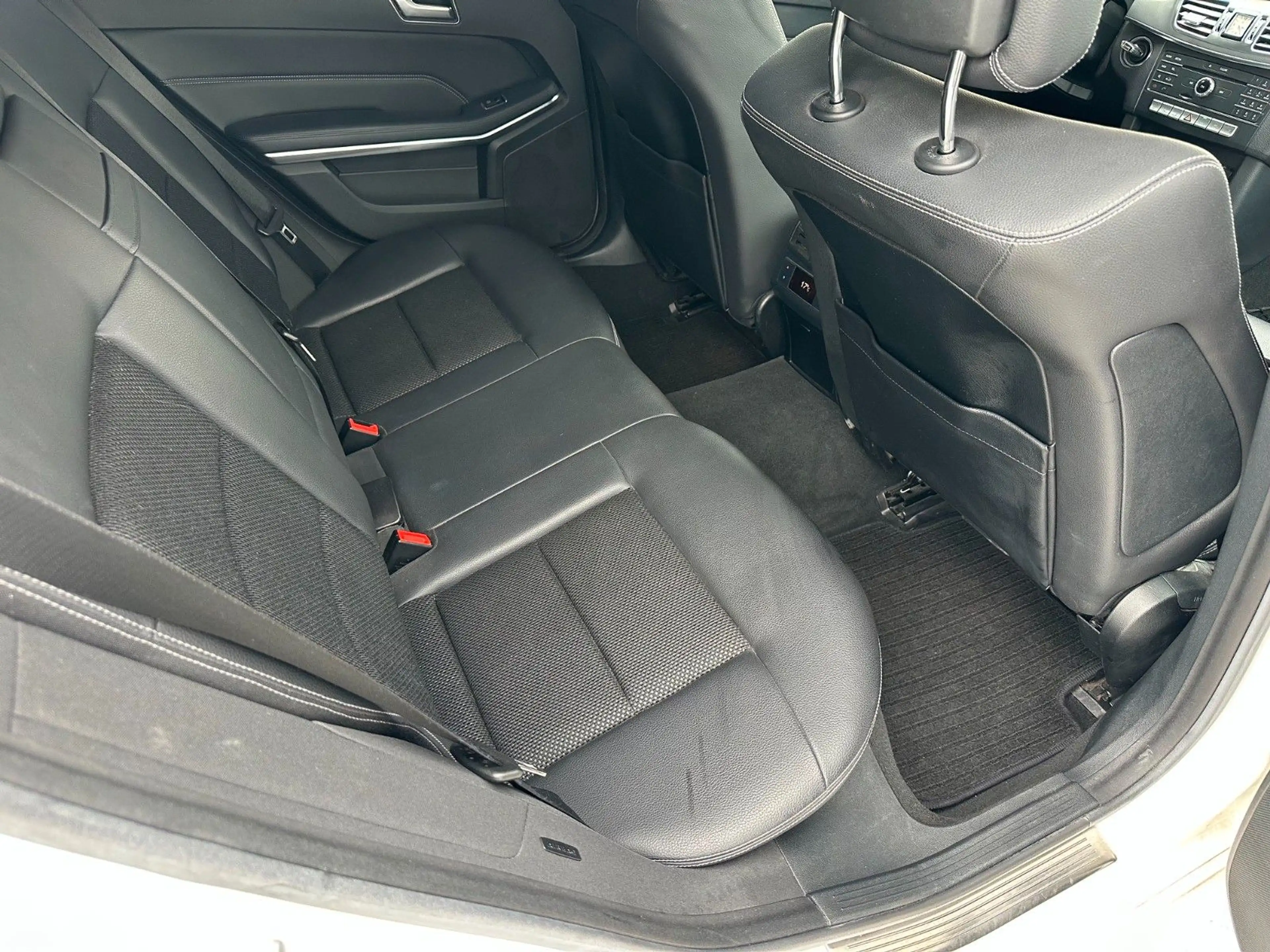 Mercedes-Benz E 250 T BlueEffici,Avantgarde,LED,360 Grad,Navi — photo 12