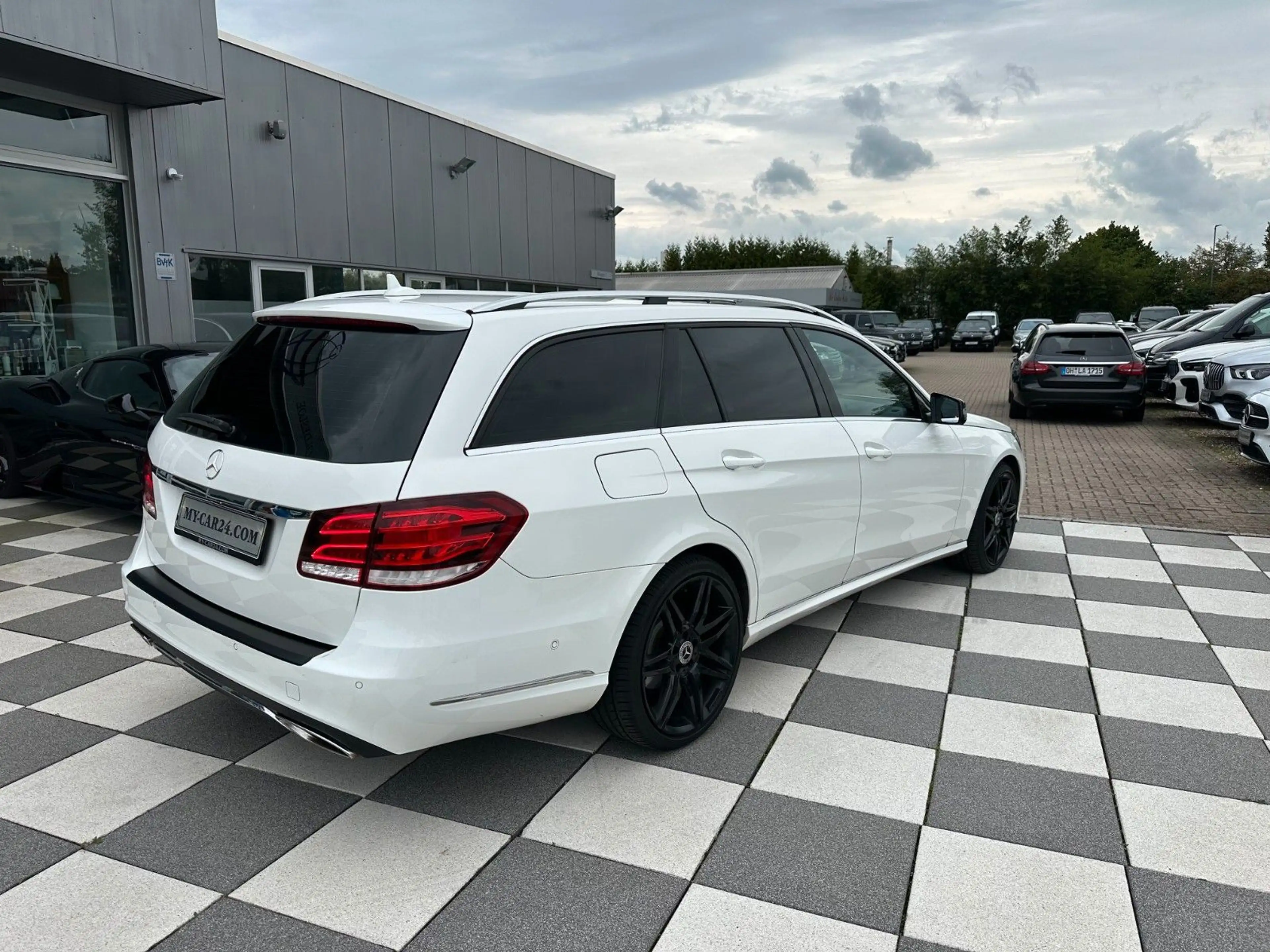 Mercedes-Benz E 250 T BlueEffici,Avantgarde,LED,360 Grad,Navi — photo 7