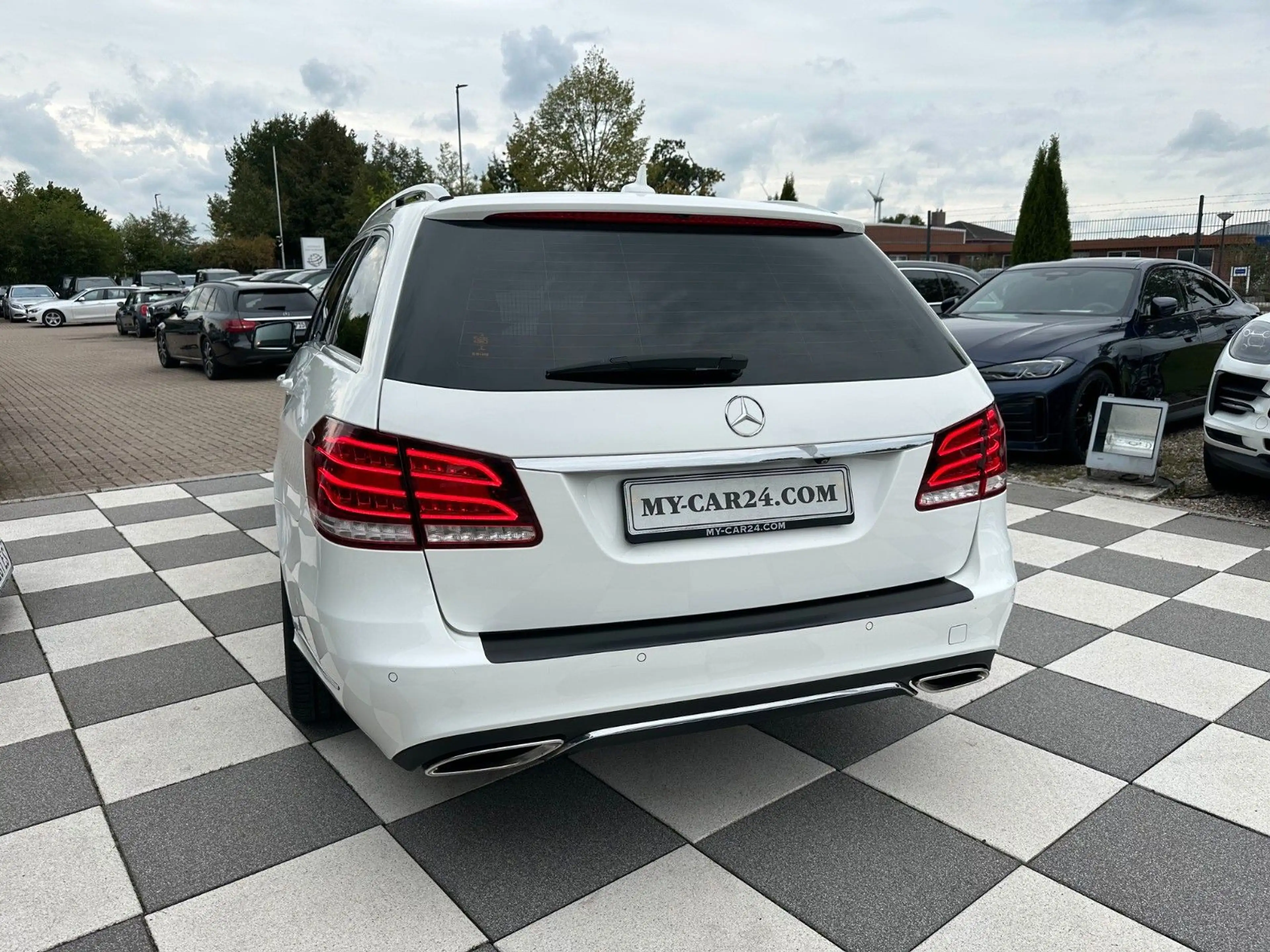 Mercedes-Benz E 250 T BlueEffici,Avantgarde,LED,360 Grad,Navi — photo 6