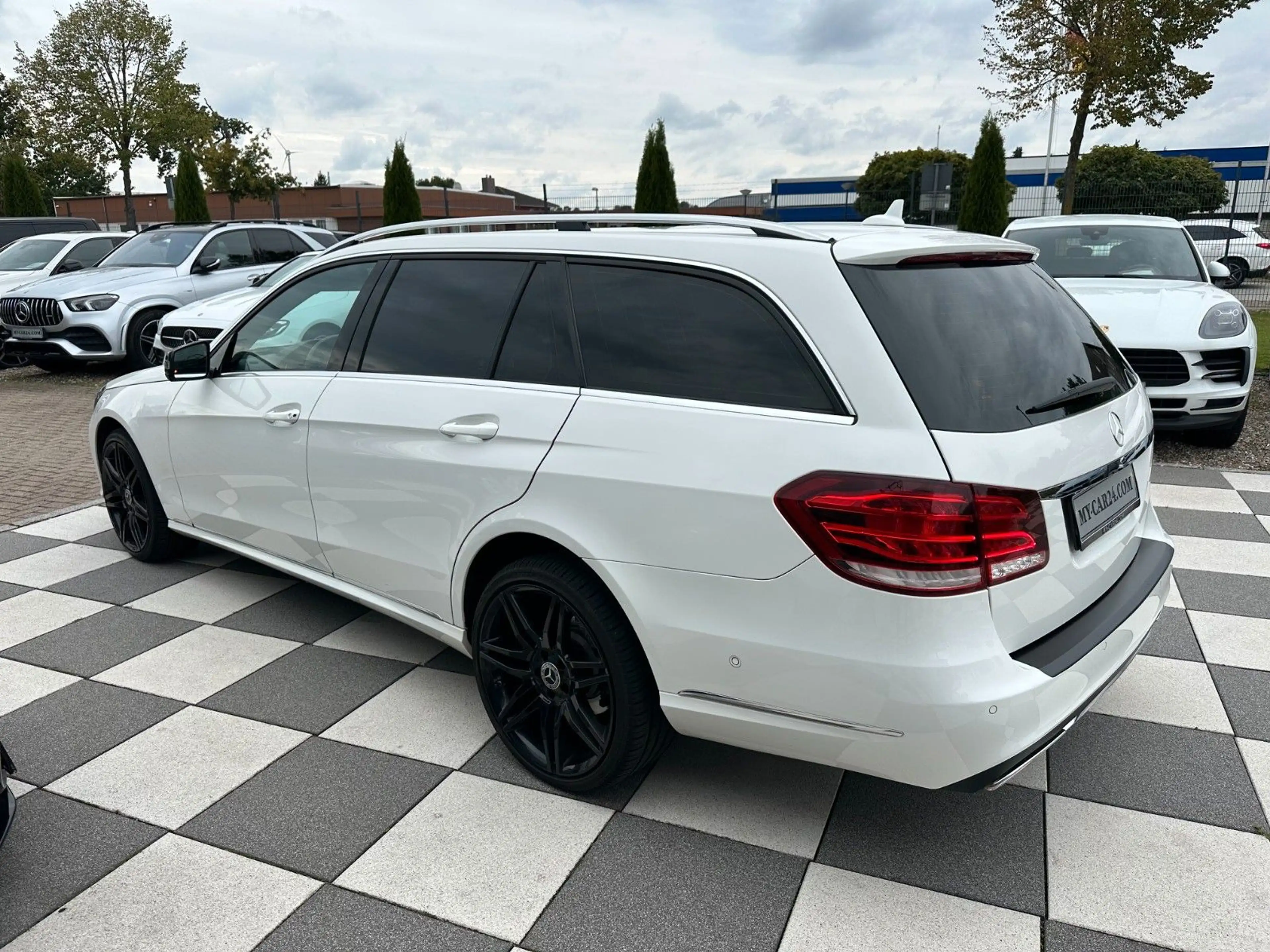 Mercedes-Benz E 250 T BlueEffici,Avantgarde,LED,360 Grad,Navi — photo 5
