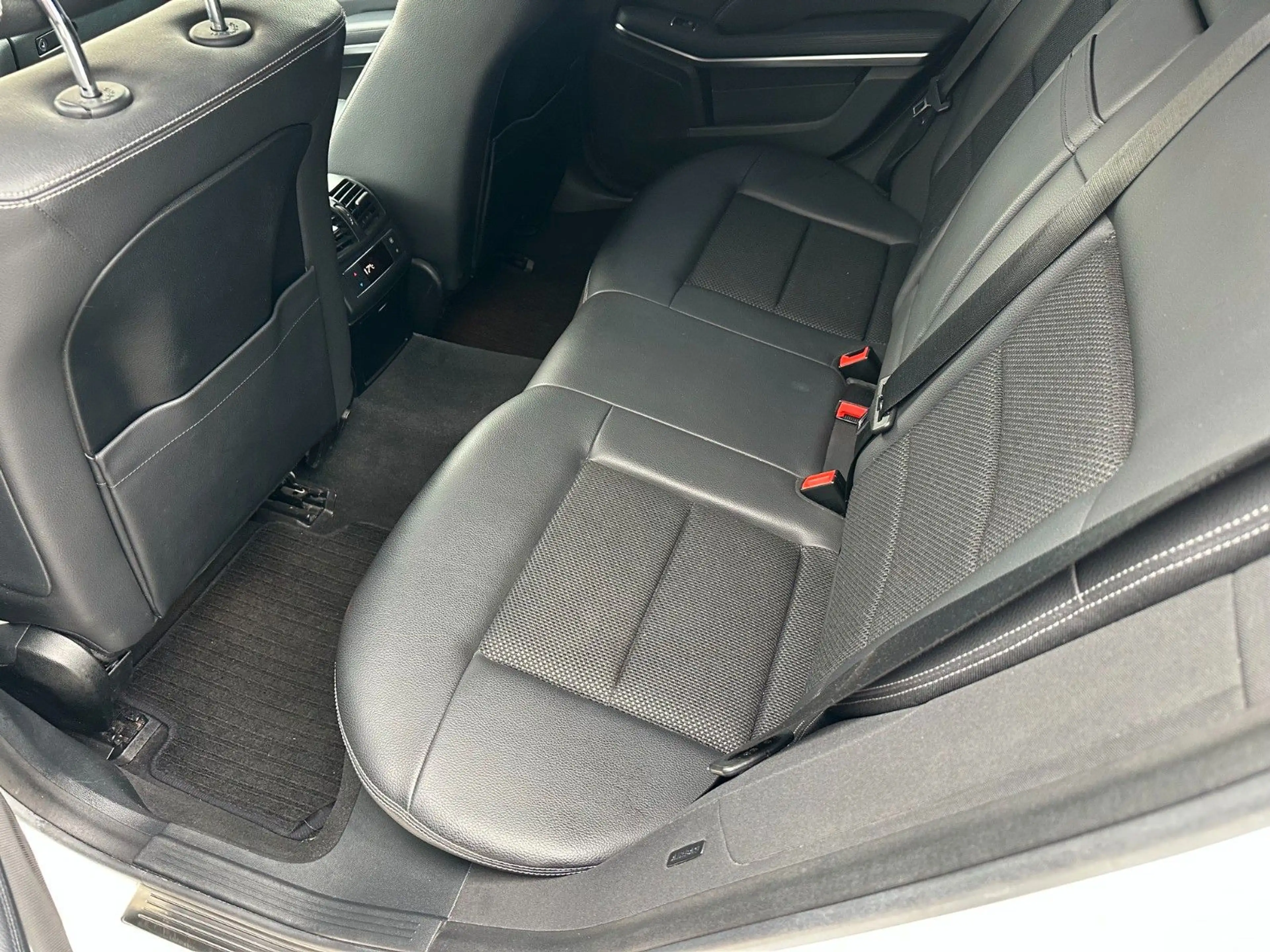Mercedes-Benz E 250 T BlueEffici,Avantgarde,LED,360 Grad,Navi — photo 13