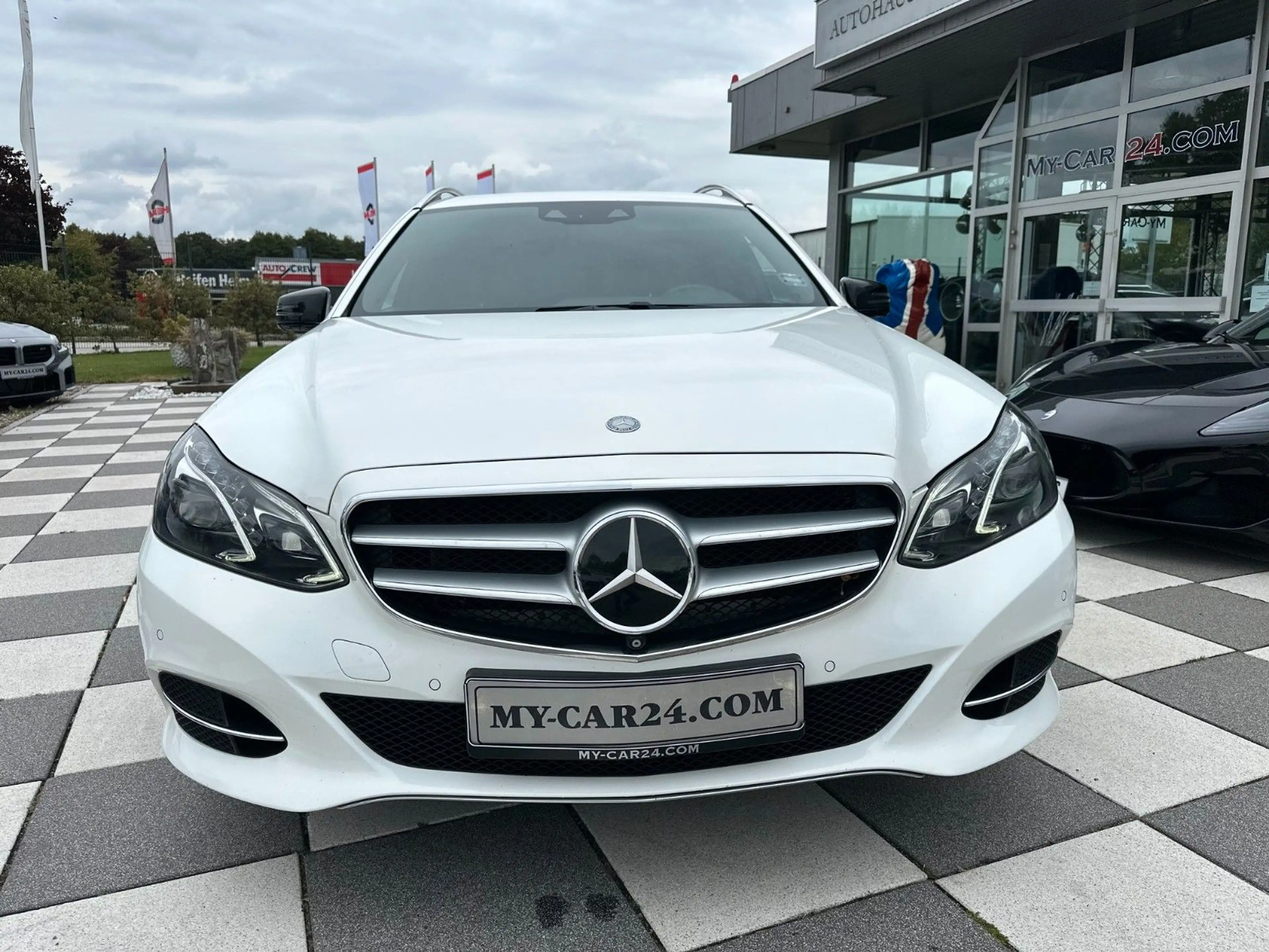 Mercedes-Benz E 250 T BlueEffici,Avantgarde,LED,360 Grad,Navi — photo 3