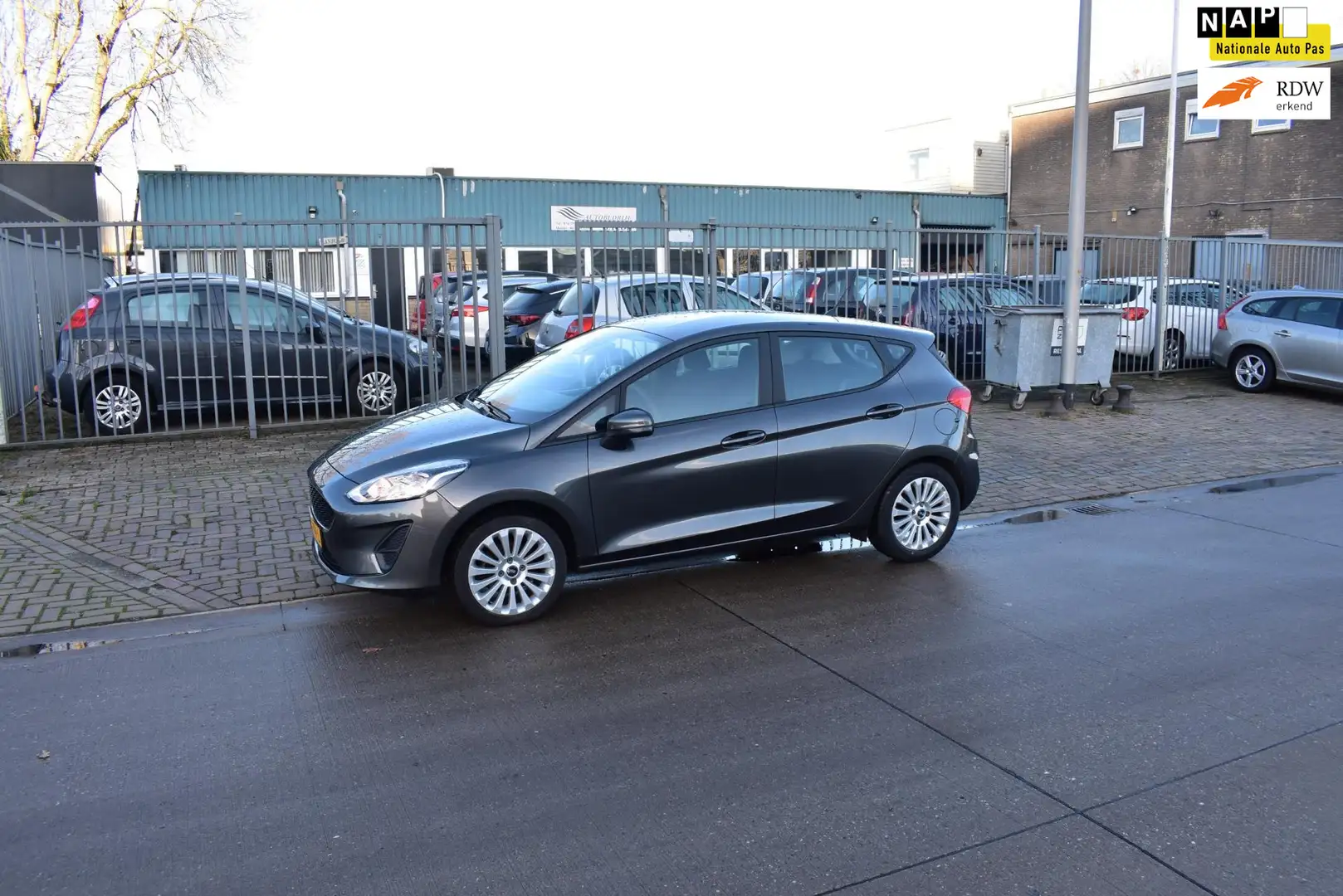 Ford Fiesta 1.1 Trend Grijs - 1