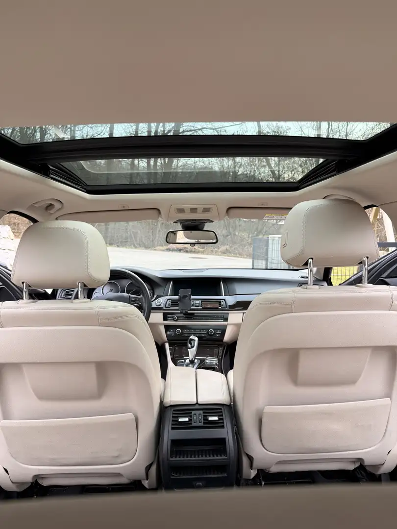 BMW 520 520d Touring Aut. Luxury Line Kombi / Family Van Schwarz - 2