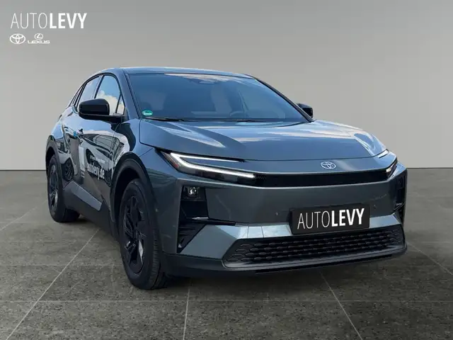 Toyota C-HR view 4