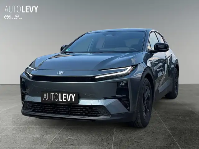 Toyota C-HR view 2