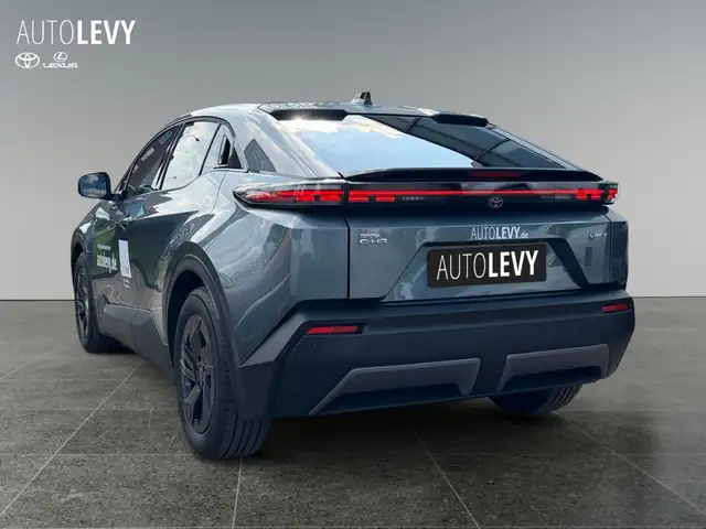 Toyota C-HR view 6