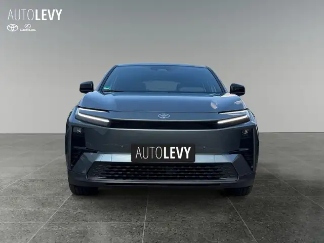 Toyota C-HR view 3