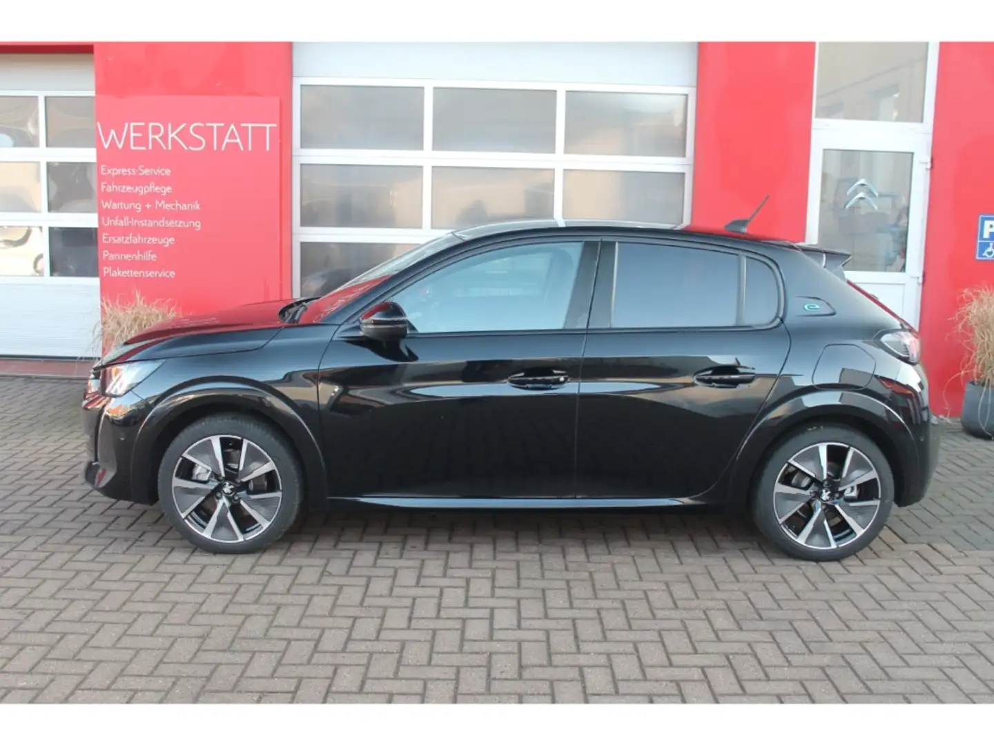Peugeot 208 -e GT Pack Navi Kamera Shz ACC Sthzg 11kW LED Schwarz - 2
