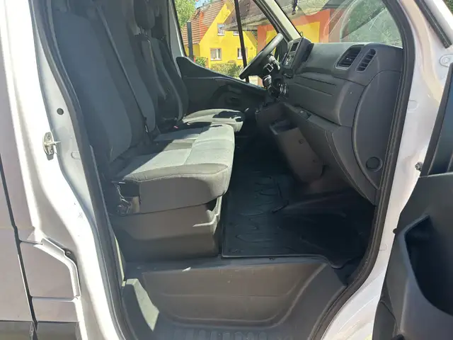Renault Master view 13