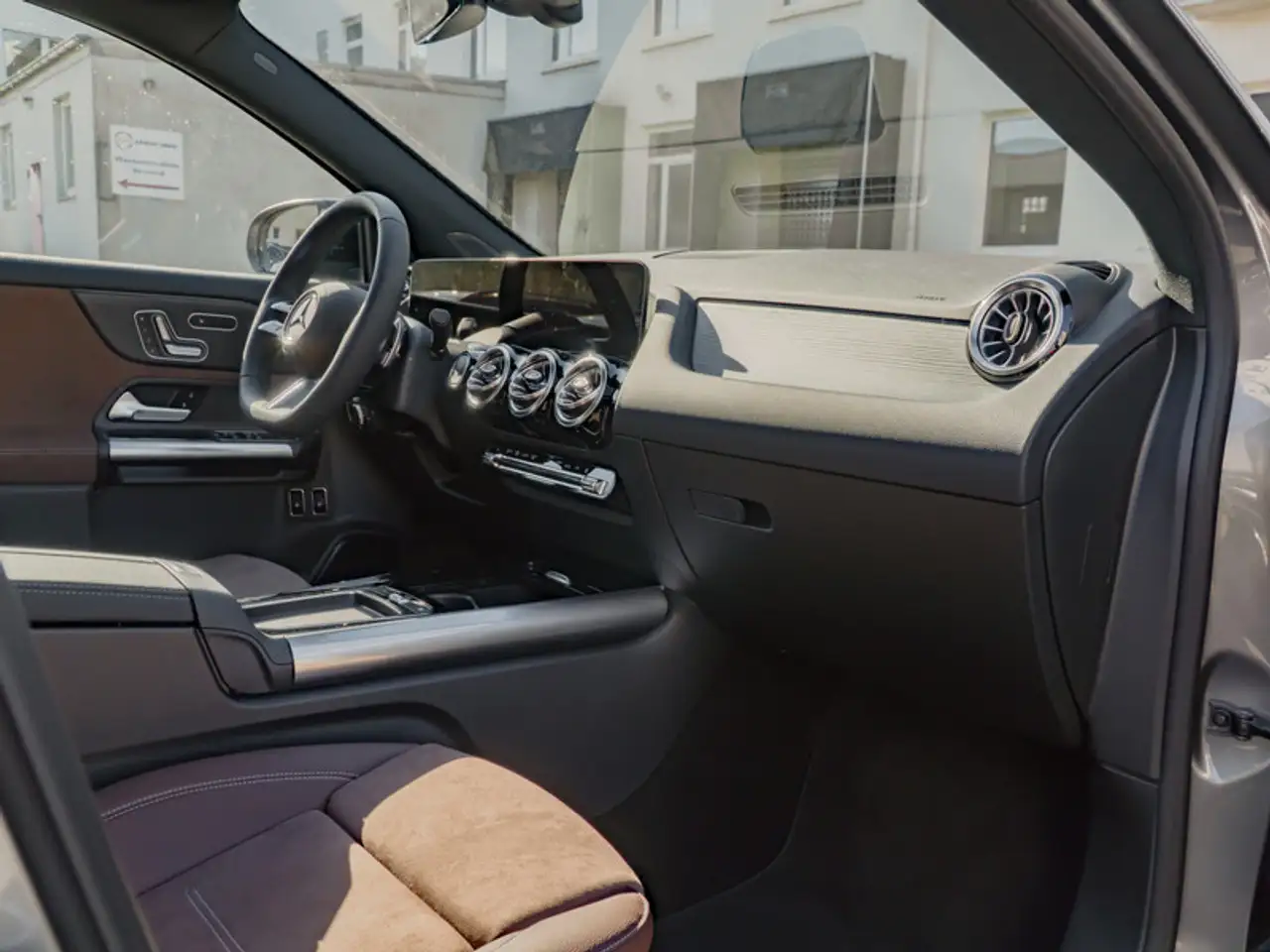 Mercedes-Benz GLA e AMG-Sport/MLB/360/Pano/AHK/Night/Distr, миниатюра 9