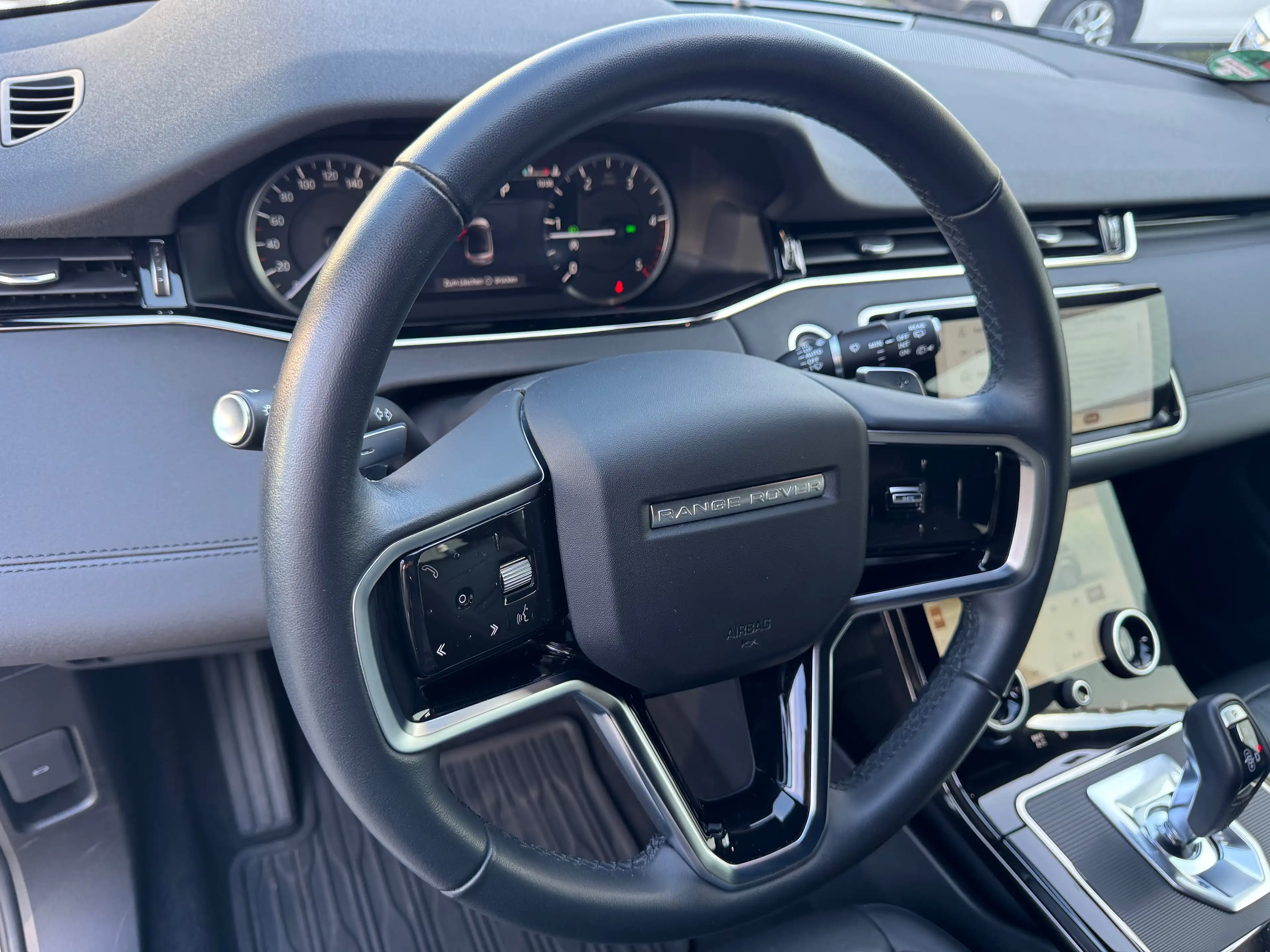 Land Rover Range Rover Evoque D165 AWD R-Dynamic SE — photo 14