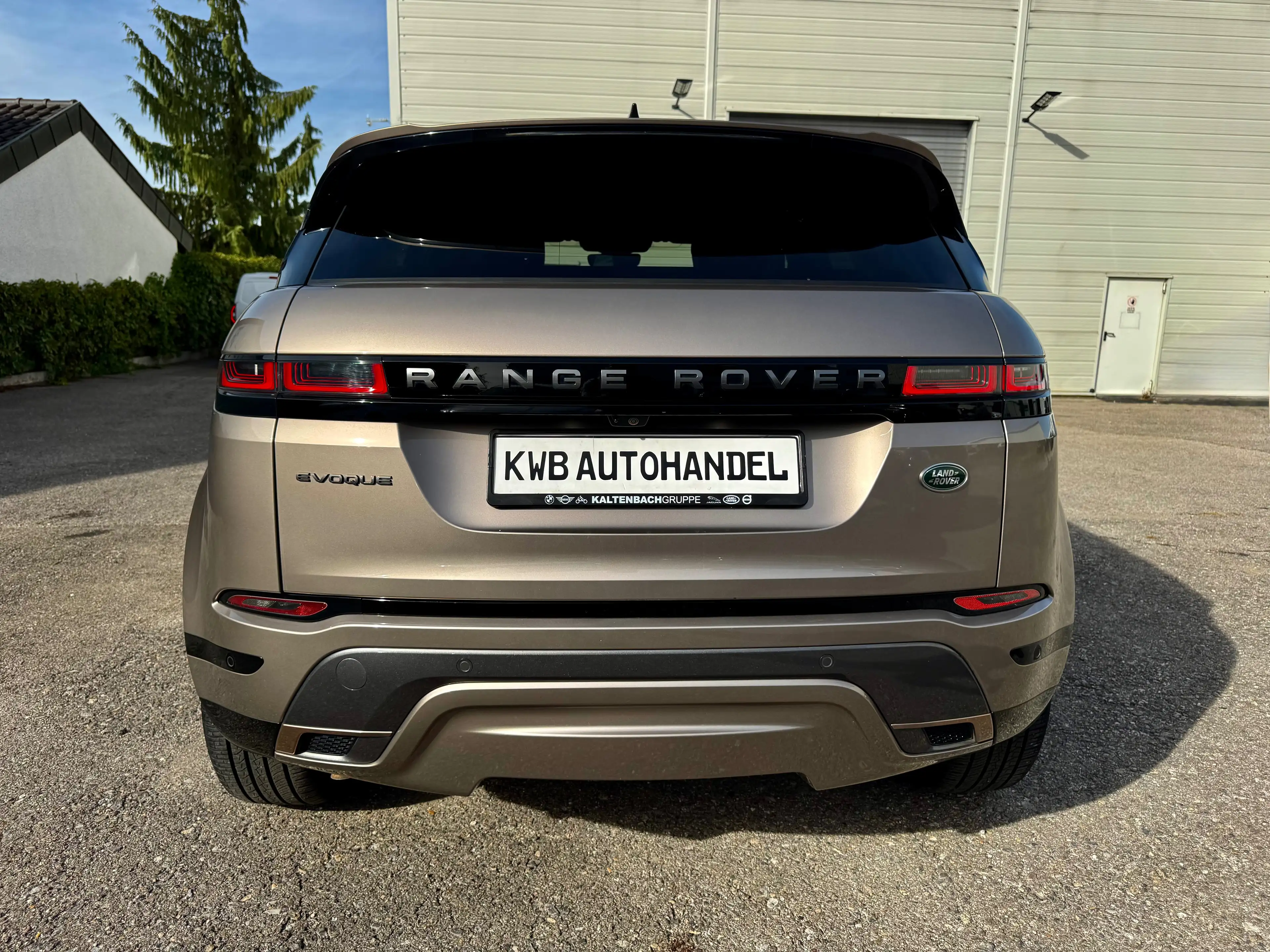 Land Rover Range Rover Evoque D165 AWD R-Dynamic SE — photo 4