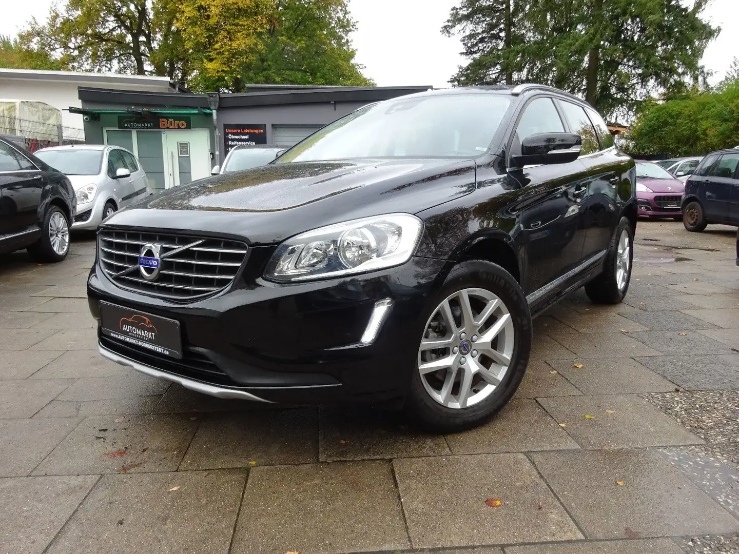 Volvo XC60 Summum 2WD/ Leder /1-Hand/Navi/Panorama/AHK Schwarz - 1