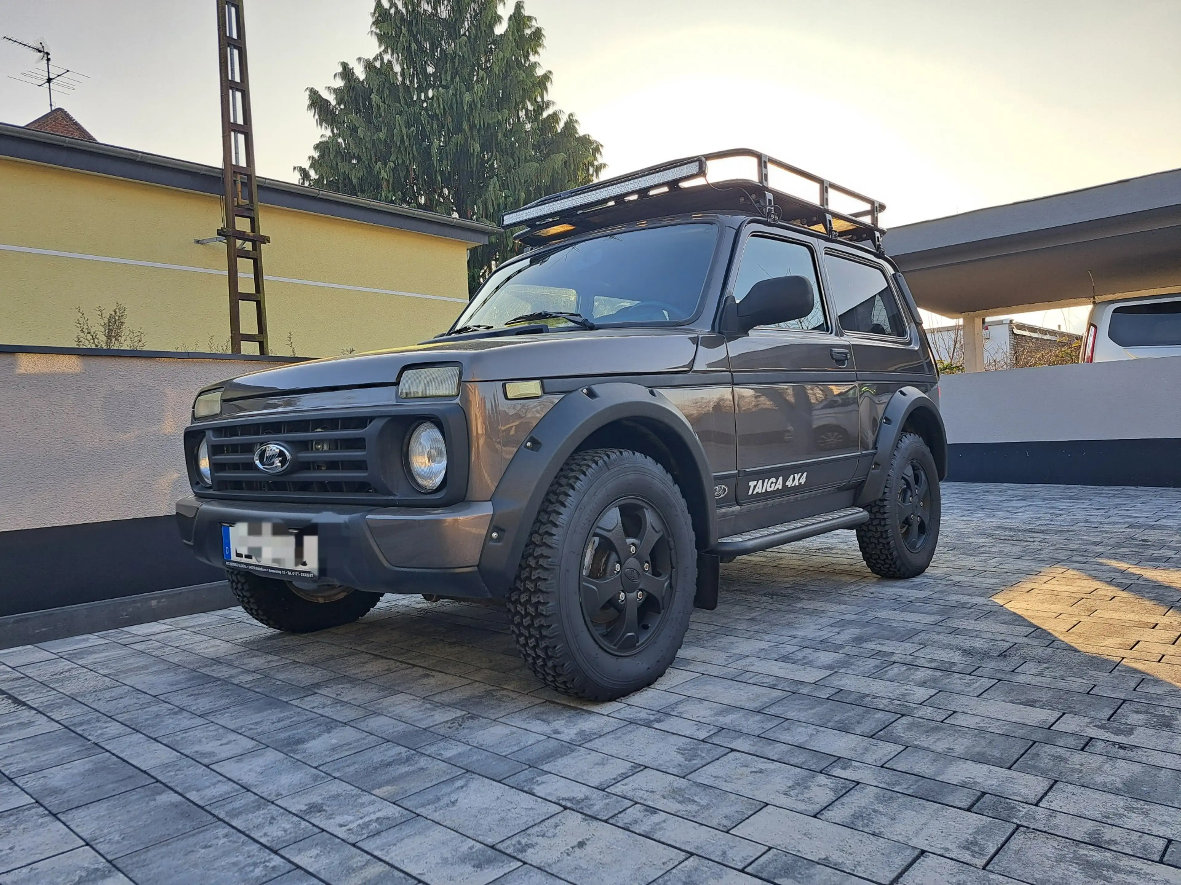 Lada Taiga Basis 4x4 Neuwagenzustand aus 2.Hand — photo 8