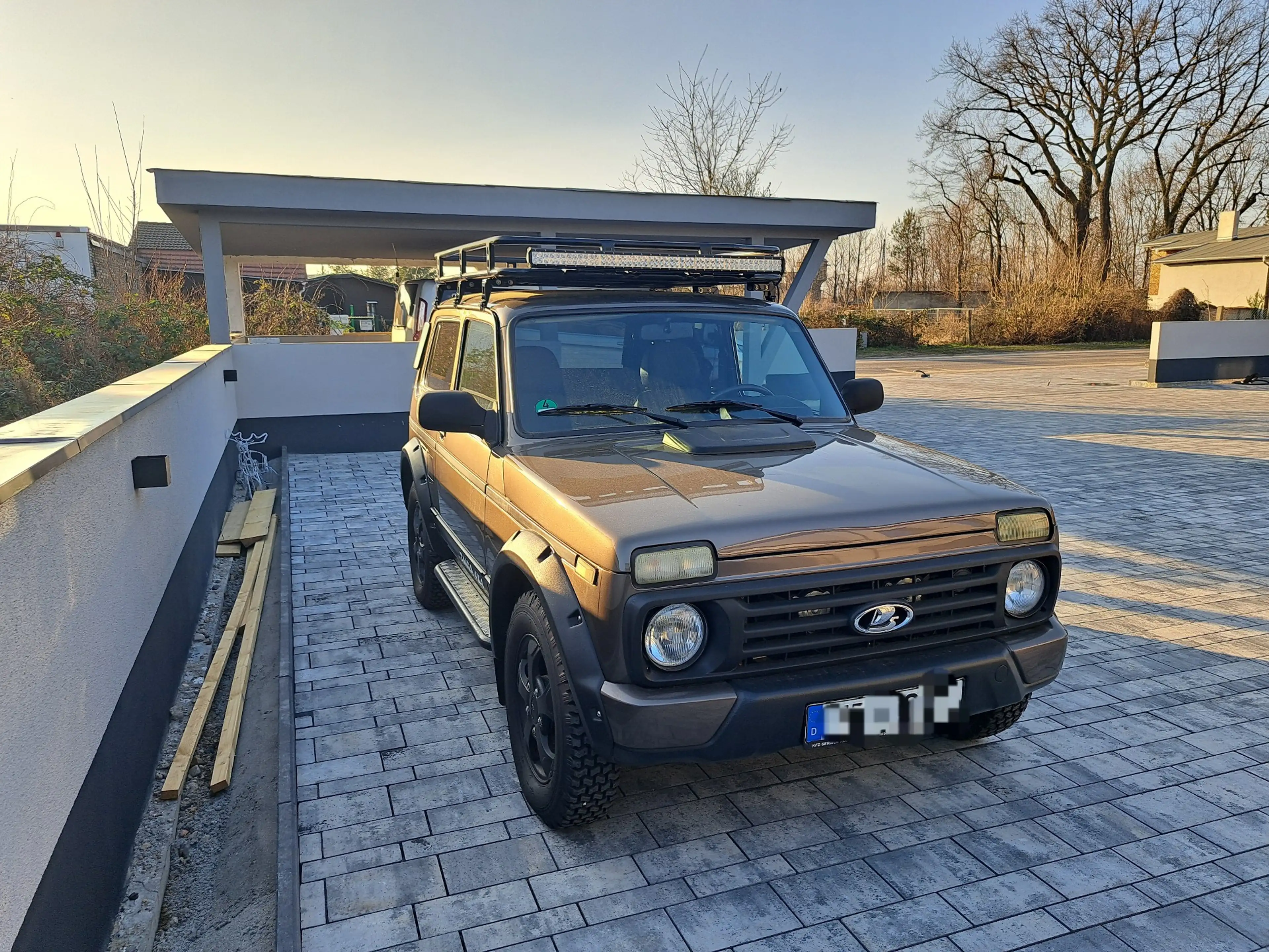 Lada Taiga Basis 4x4 Neuwagenzustand aus 2.Hand — photo 4