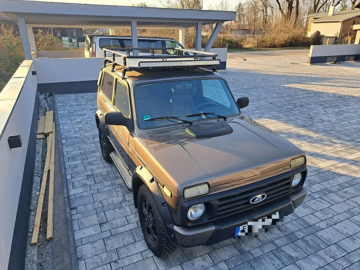 Lada Taiga Basis 4x4 Neuwagenzustand aus 2.Hand Bronz - 2