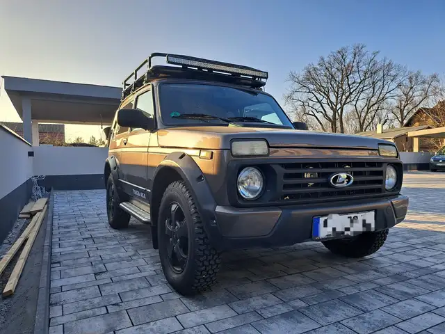 Lada Taiga Basis 4x4 Neuwagenzustand aus 2.Hand